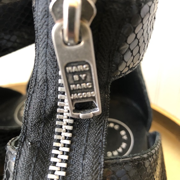 Marc Jacobs Gia Gladiator Sandal. Black. Size: 38. - Picture 6 of 9